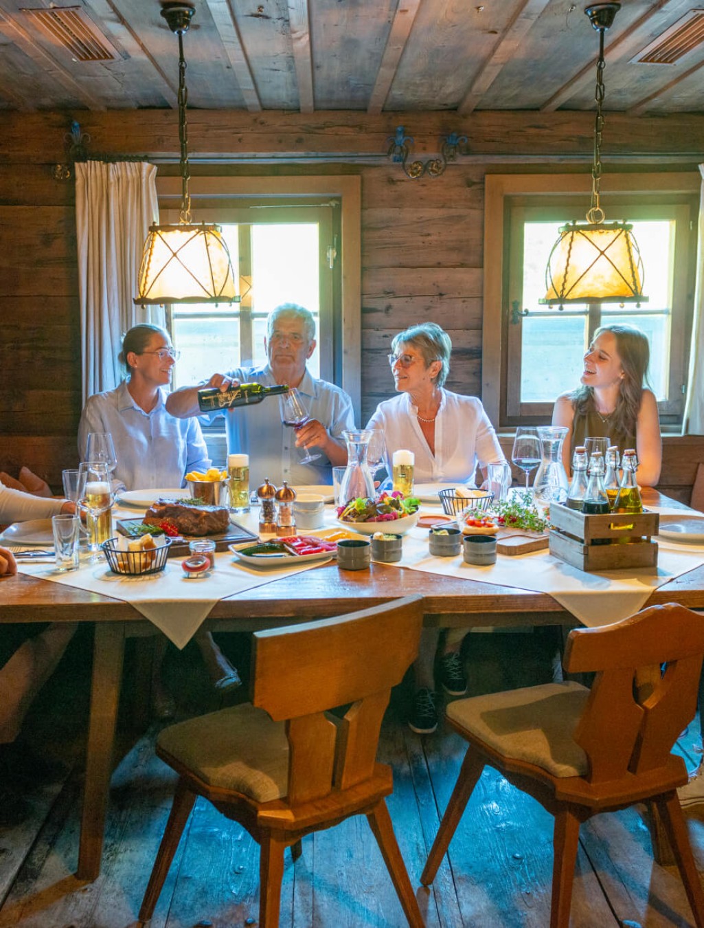 Familienessen im Steakhaus Schusterhäusl