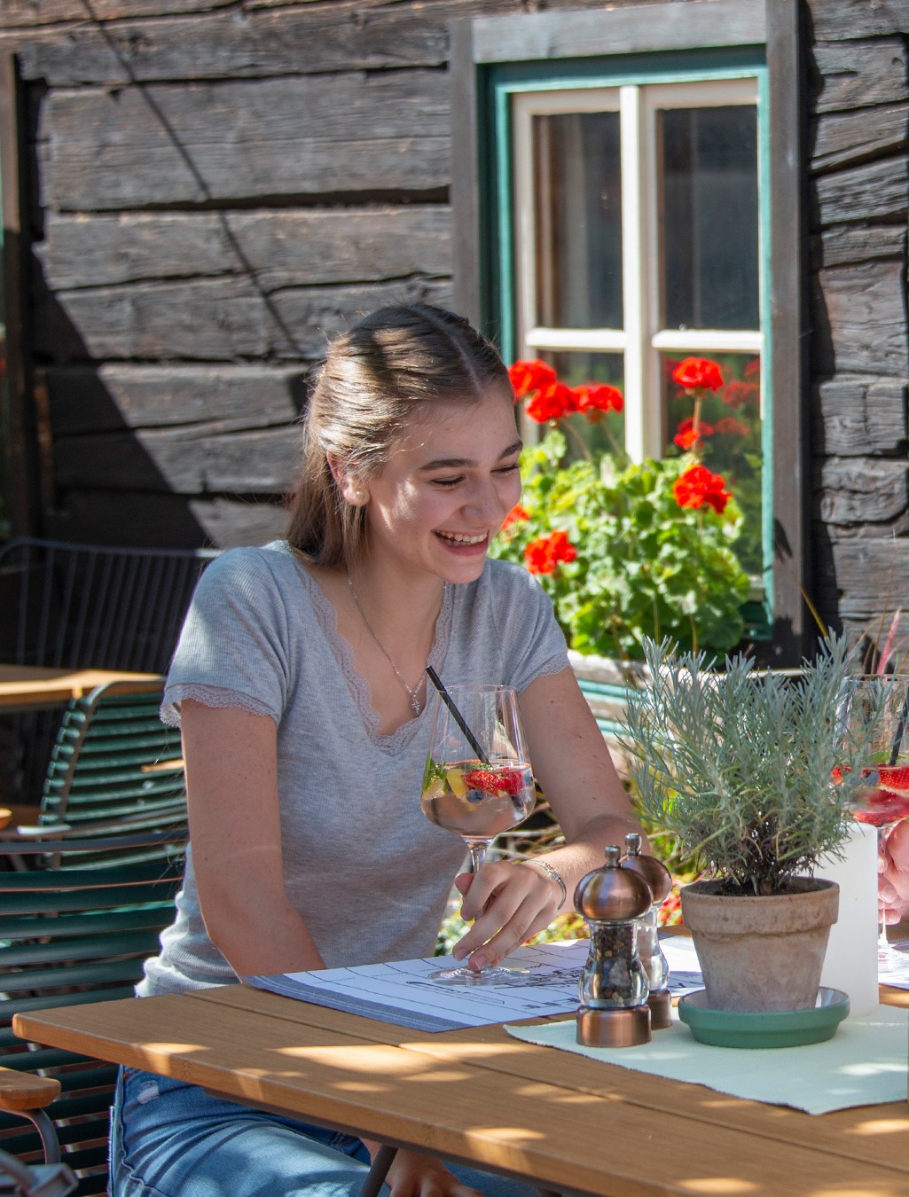 Nachmittags-Drink in der Sonner auf der Schusterhäusl Terrasse